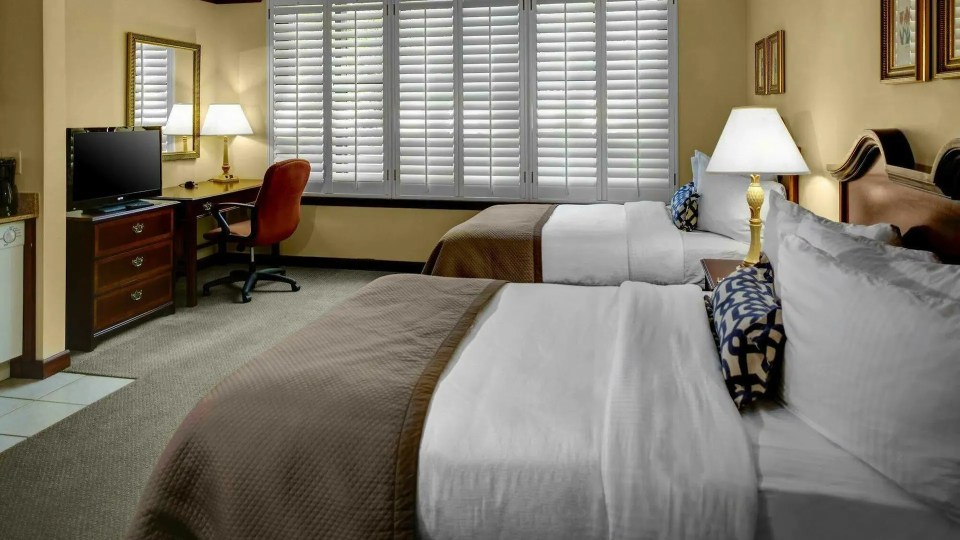 Staybridge Historic District Hotel 3*