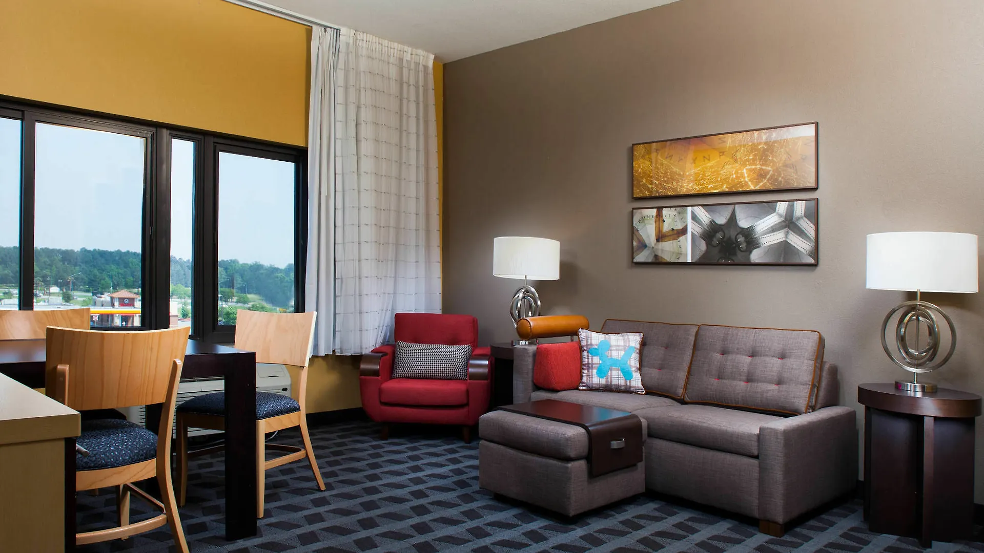 Towneplace By Marriott Airport Hotel