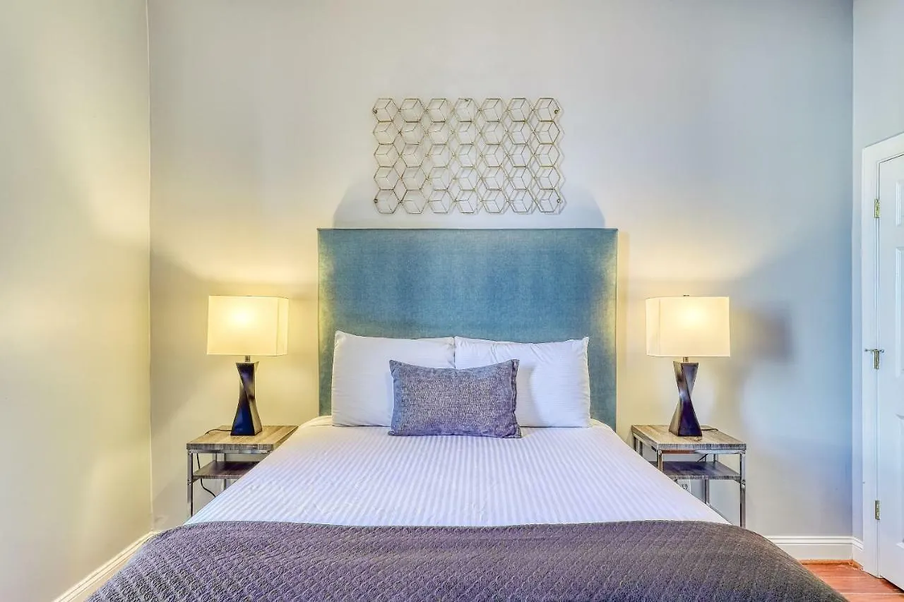 Lez Frederick: Premier Holiday home Savannah