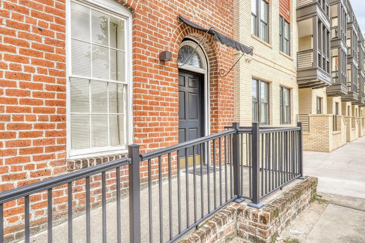 Lez Frederick: Premier Holiday home Savannah