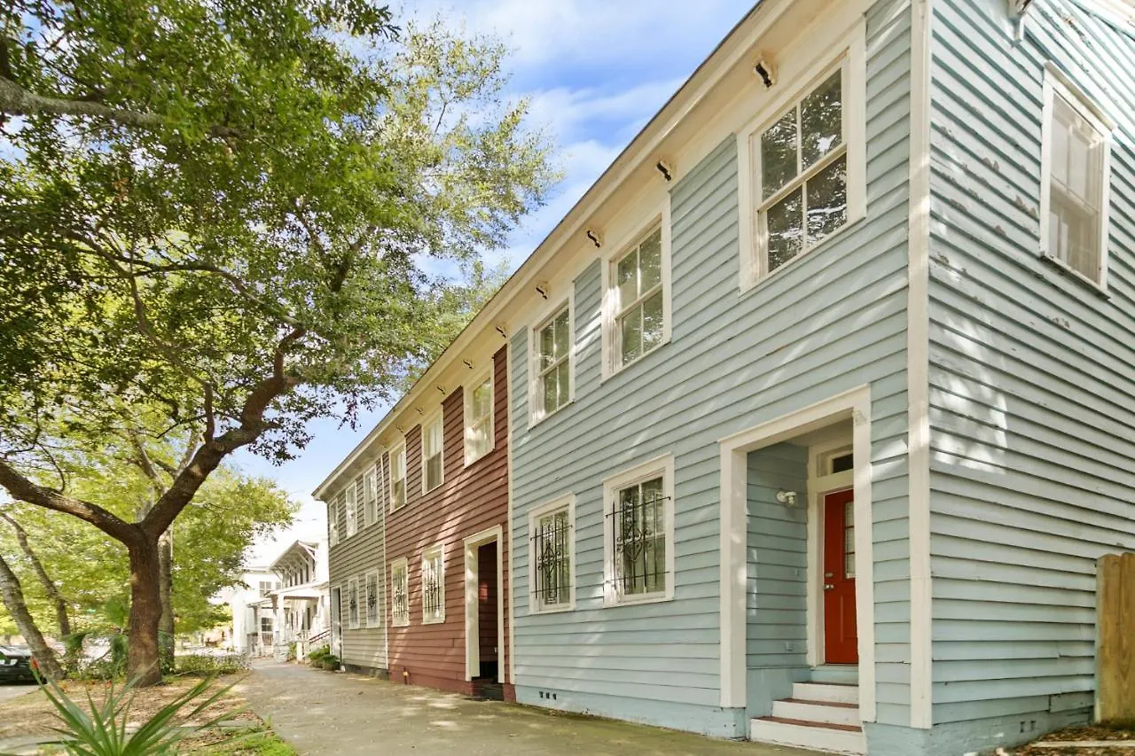 Magic 3-bedroom Townhouse On Forsyth Holiday home Savannah