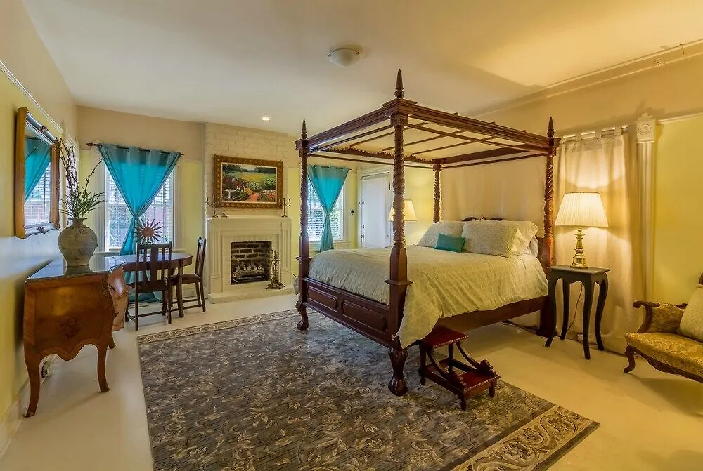 Bed and Breakfast Amethyst Garden 4*