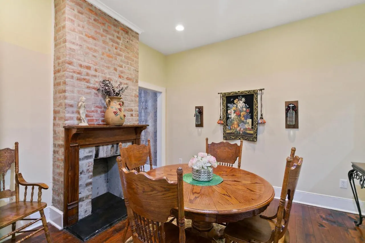 Magic 3-bedroom Townhouse On Forsyth *