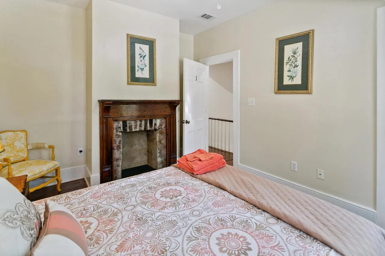 Magic 3-bedroom Townhouse On Forsyth Holiday home *