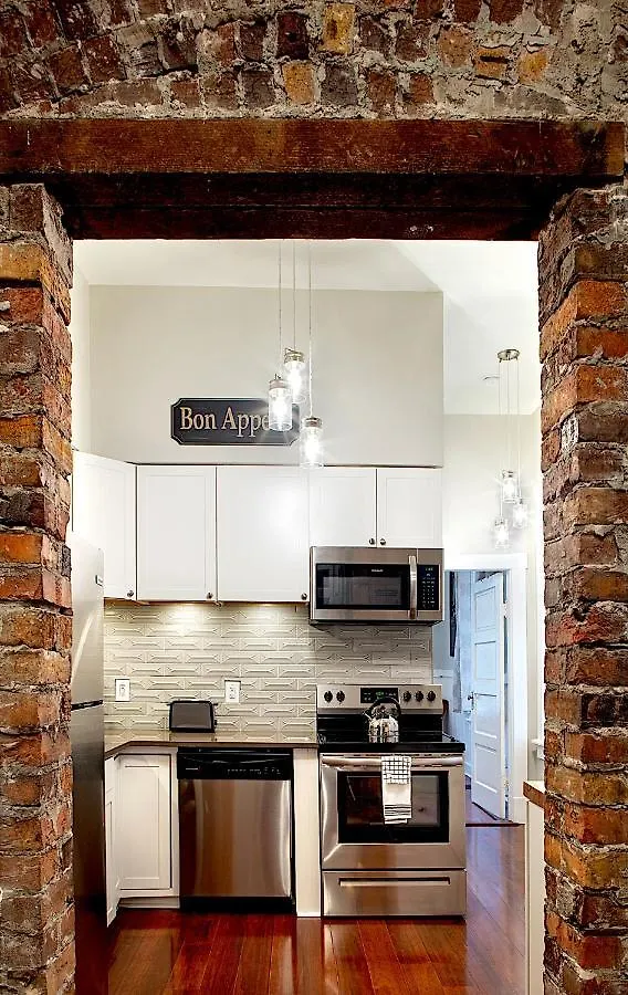 Newly Renovated Historic Townhome! 公寓