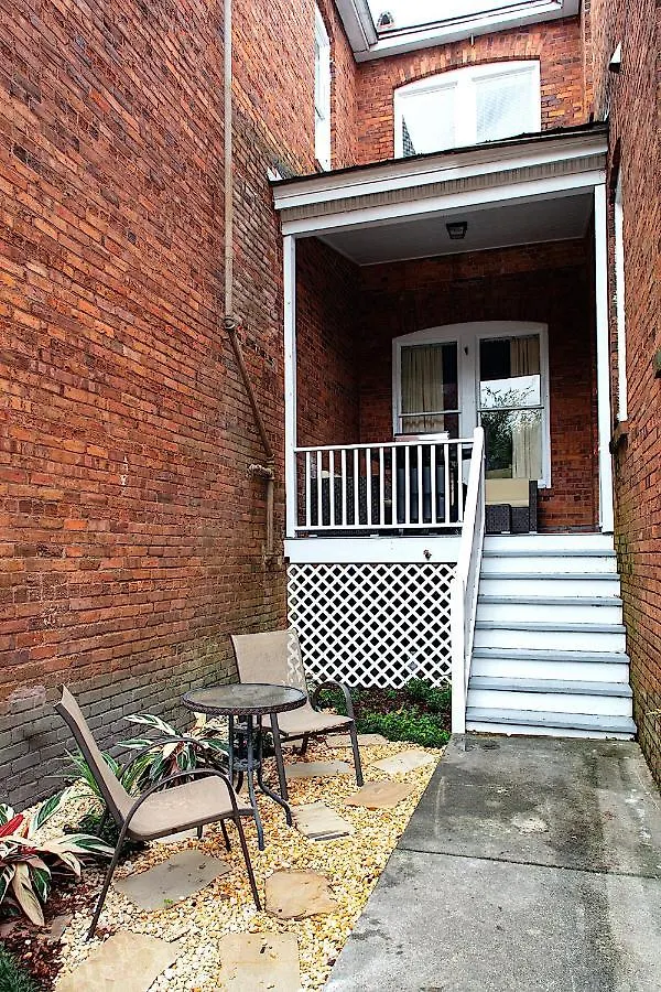 公寓 Newly Renovated Historic Townhome!