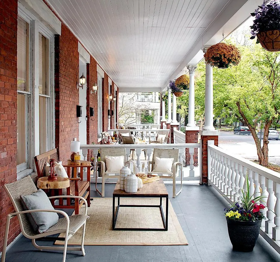 Newly Renovated Historic Townhome! * 薩凡納
