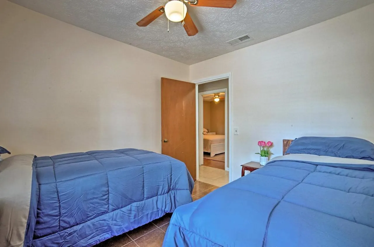 Updated With Yard - Near River Street! * Savannah