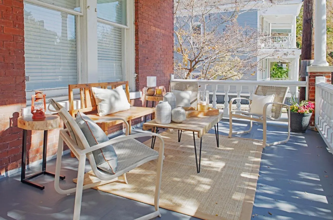 Beautiful Brick 2 Bedroom