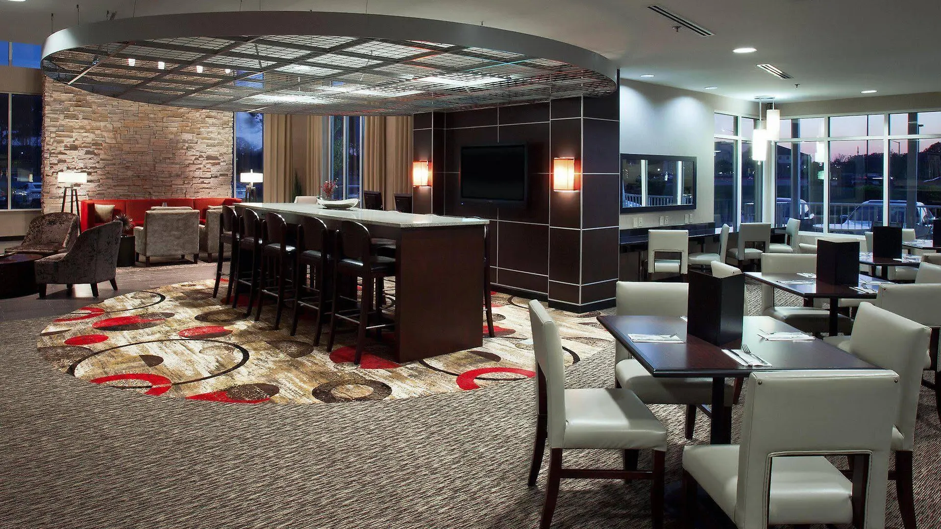 Doubletree By Hilton Airport Hotel