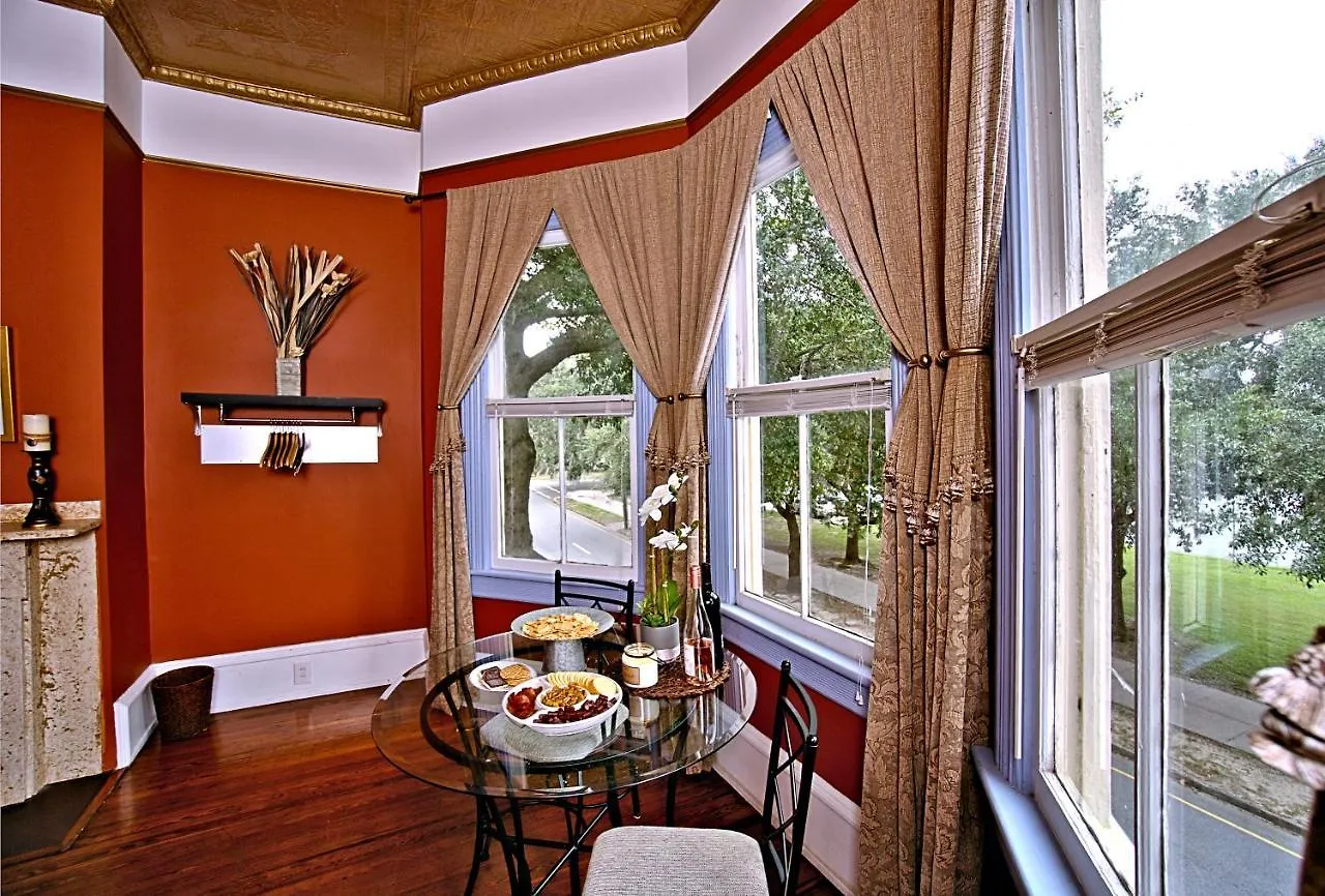 Huge Victorian Beauty Overlooking Forsyth Park Bed & Breakfast *