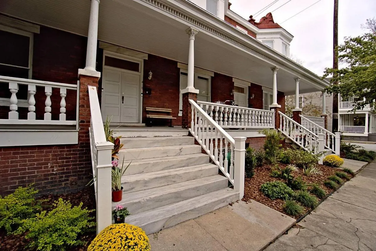 4 Bedroom Beauty In Historic Building Holiday home Savannah