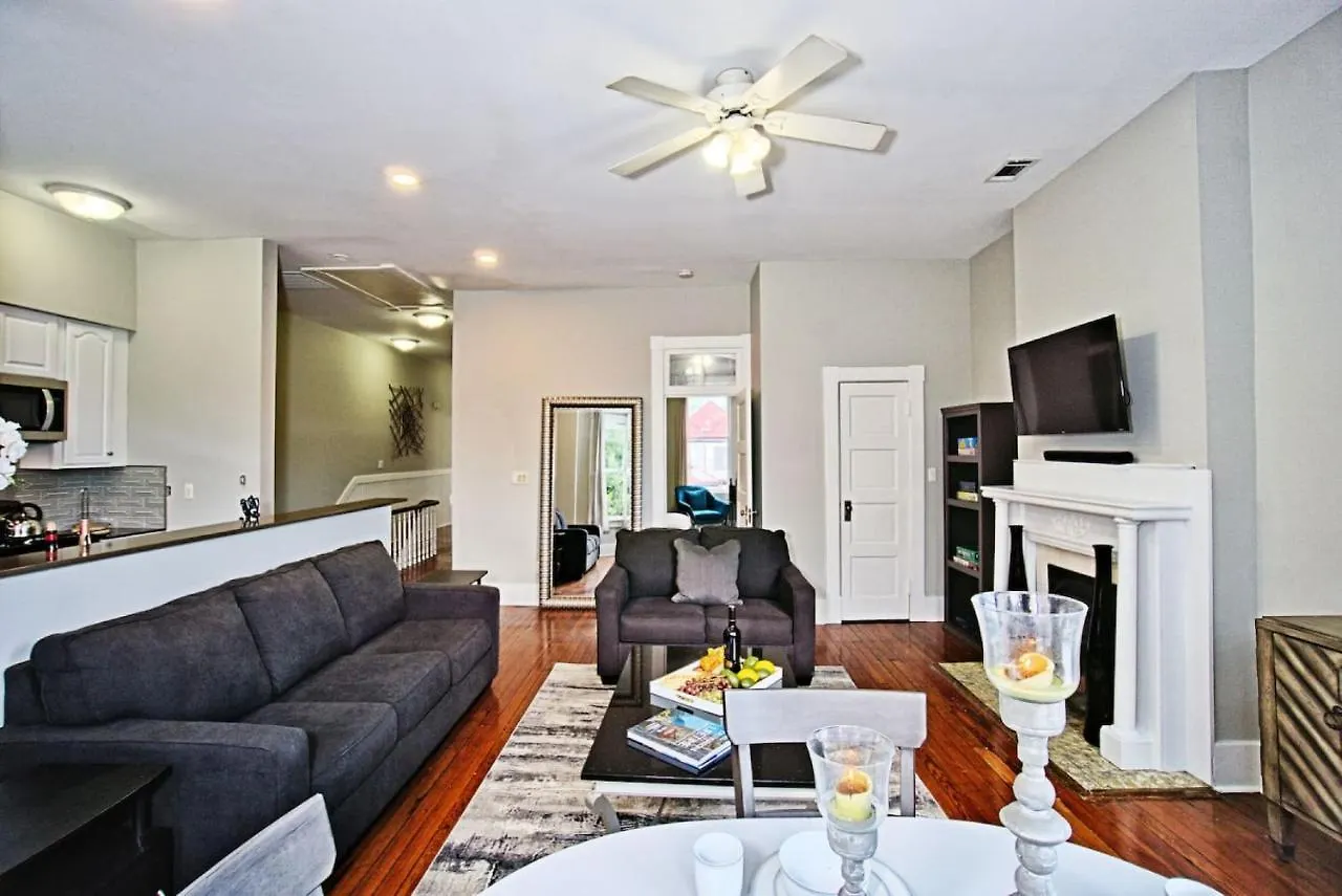 Modern 4 Bed Brownstone In Historic Downtown *