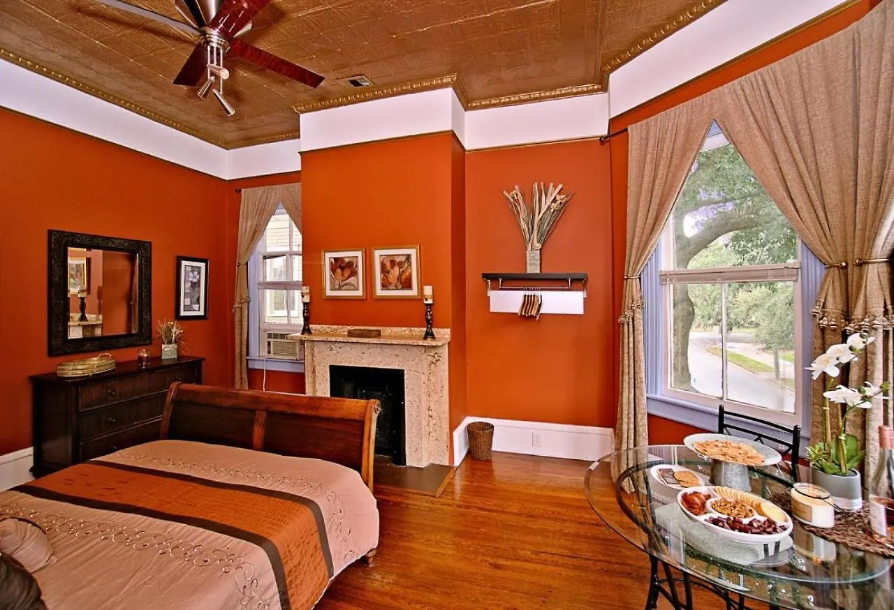 Huge Victorian Beauty Overlooking Forsyth Park Bed & Breakfast *
