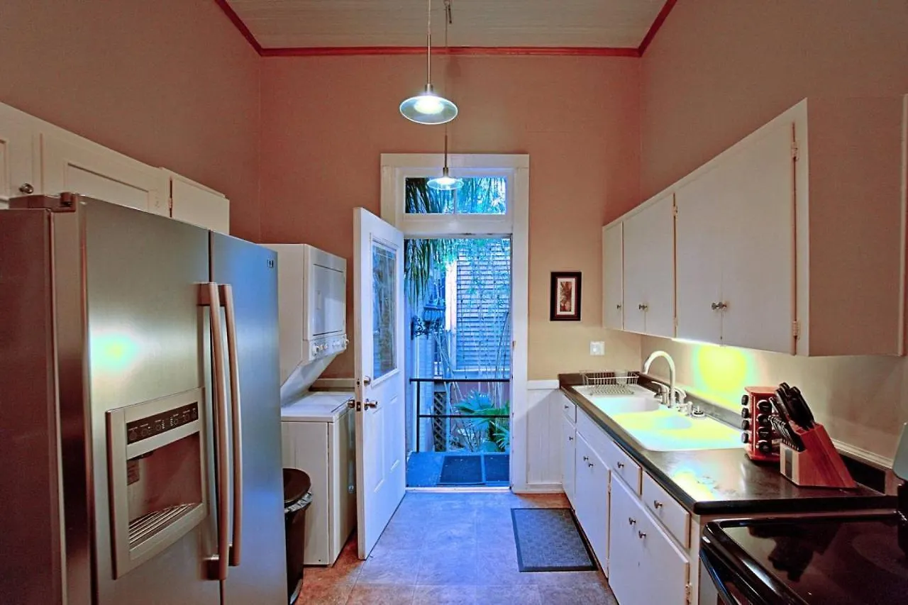 Huge Victorian Beauty Overlooking Forsyth Park * Savannah