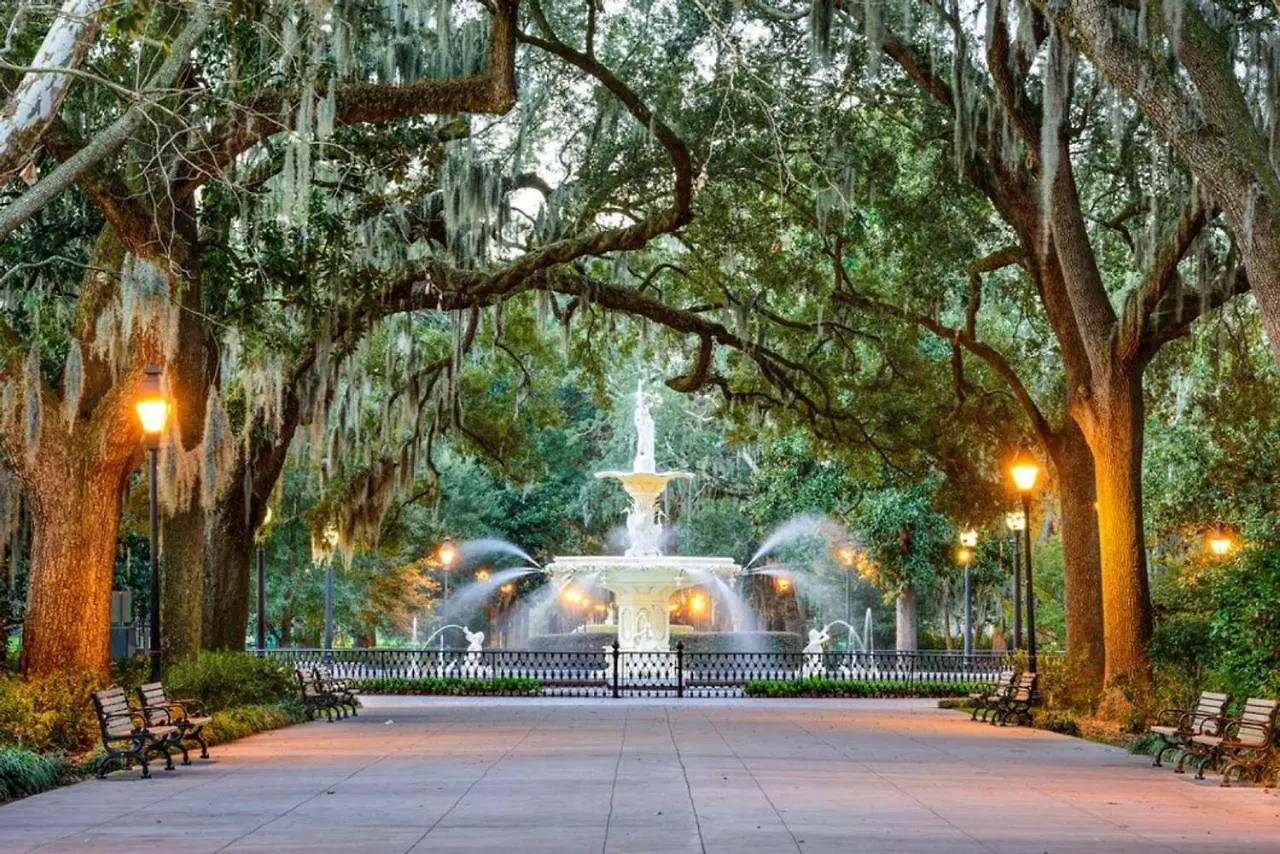 Bed & Breakfast Huge Victorian Beauty Overlooking Forsyth Park *