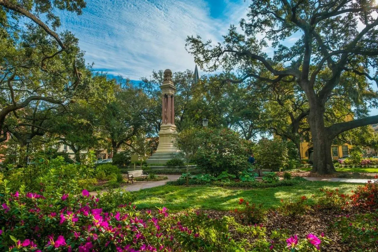 Modern 4 Bed Brownstone In Historic Downtown Bed & Breakfast *