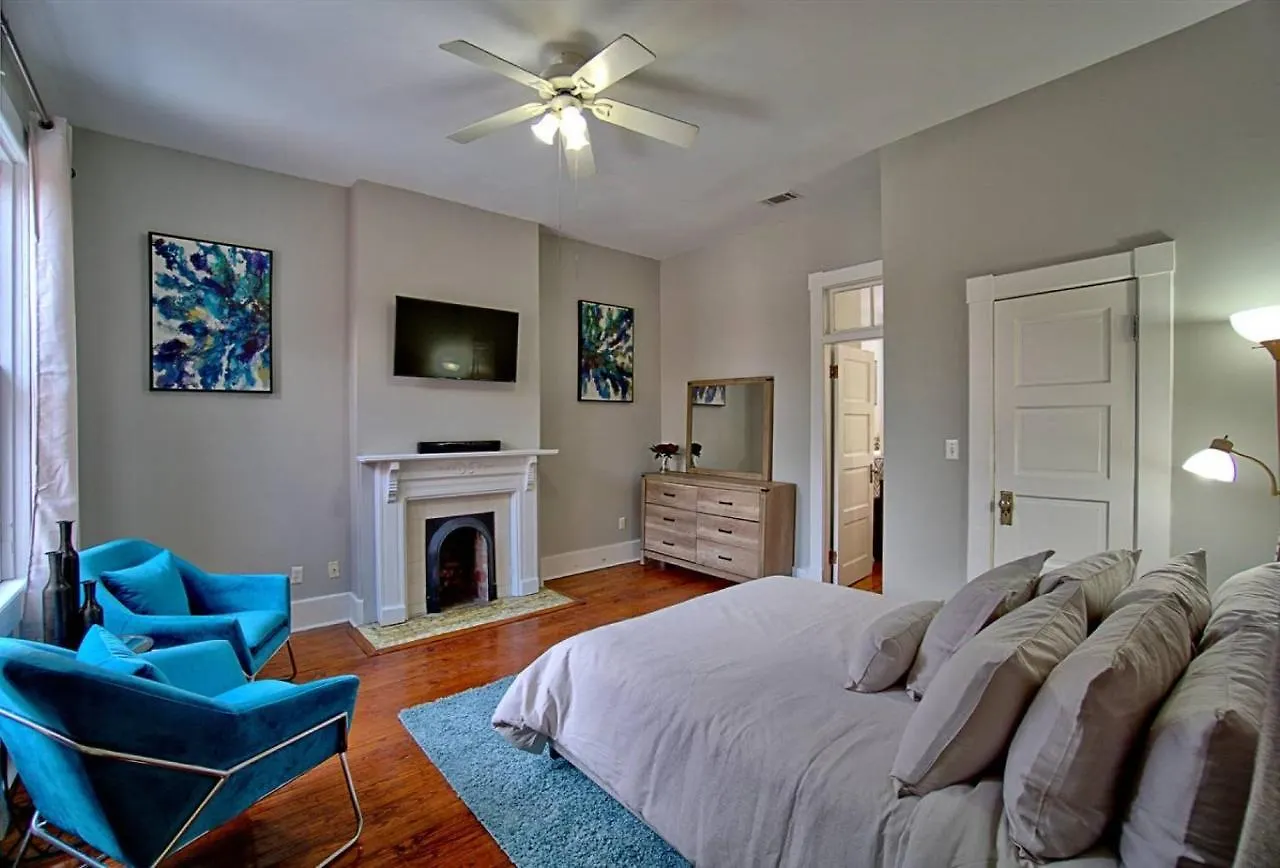 Modern 4 Bed Brownstone In Historic Downtown * Savannah