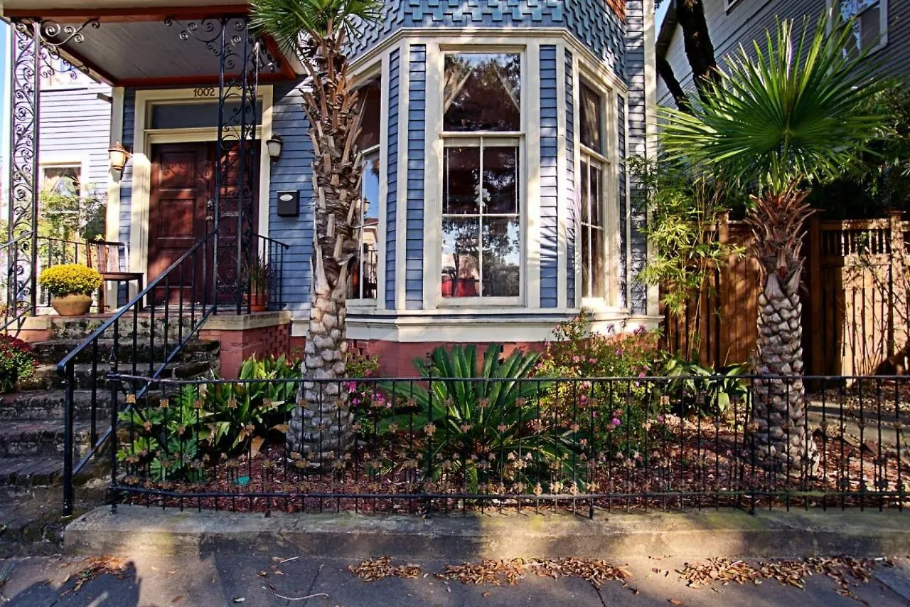 Huge Victorian Beauty Overlooking Forsyth Park Savannah