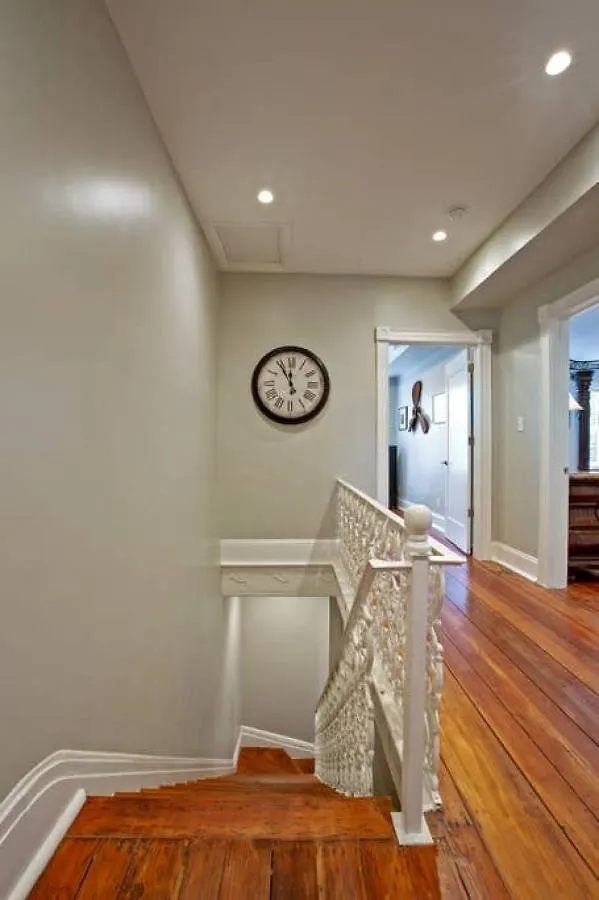 Newly Renovated 4 Bed 3 Bath And 2 Parking Spots Holiday home