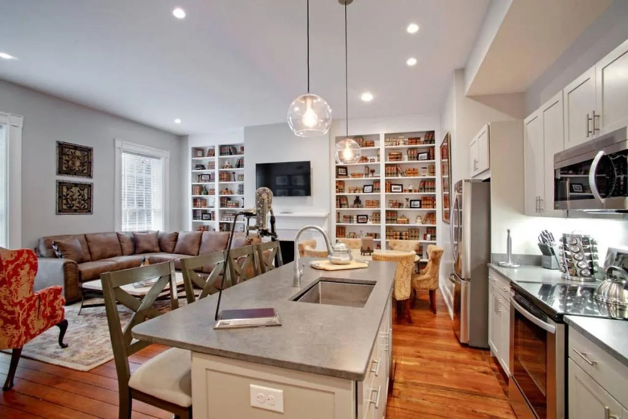 Restored Historic 5 Bedroom 4 And A Half Bath Savannah