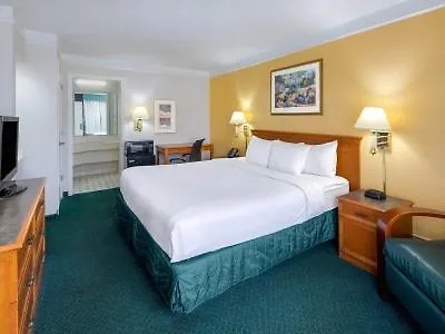 Super 8 By Wyndham Lodge