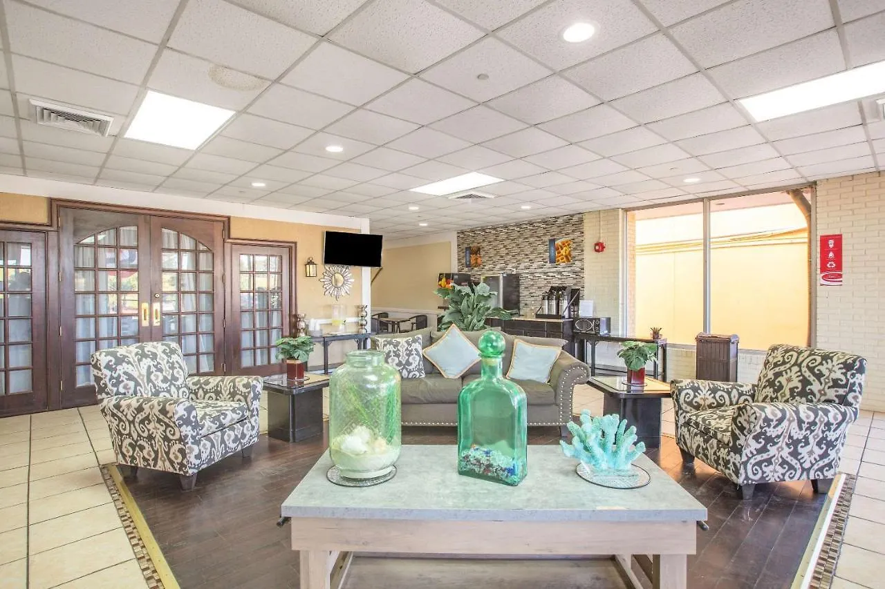 Econo Choice I 95 Gateway 24 Hour Fitness Center On Site Guest Laundry On Site Perkins Restaurant 3* Savannah