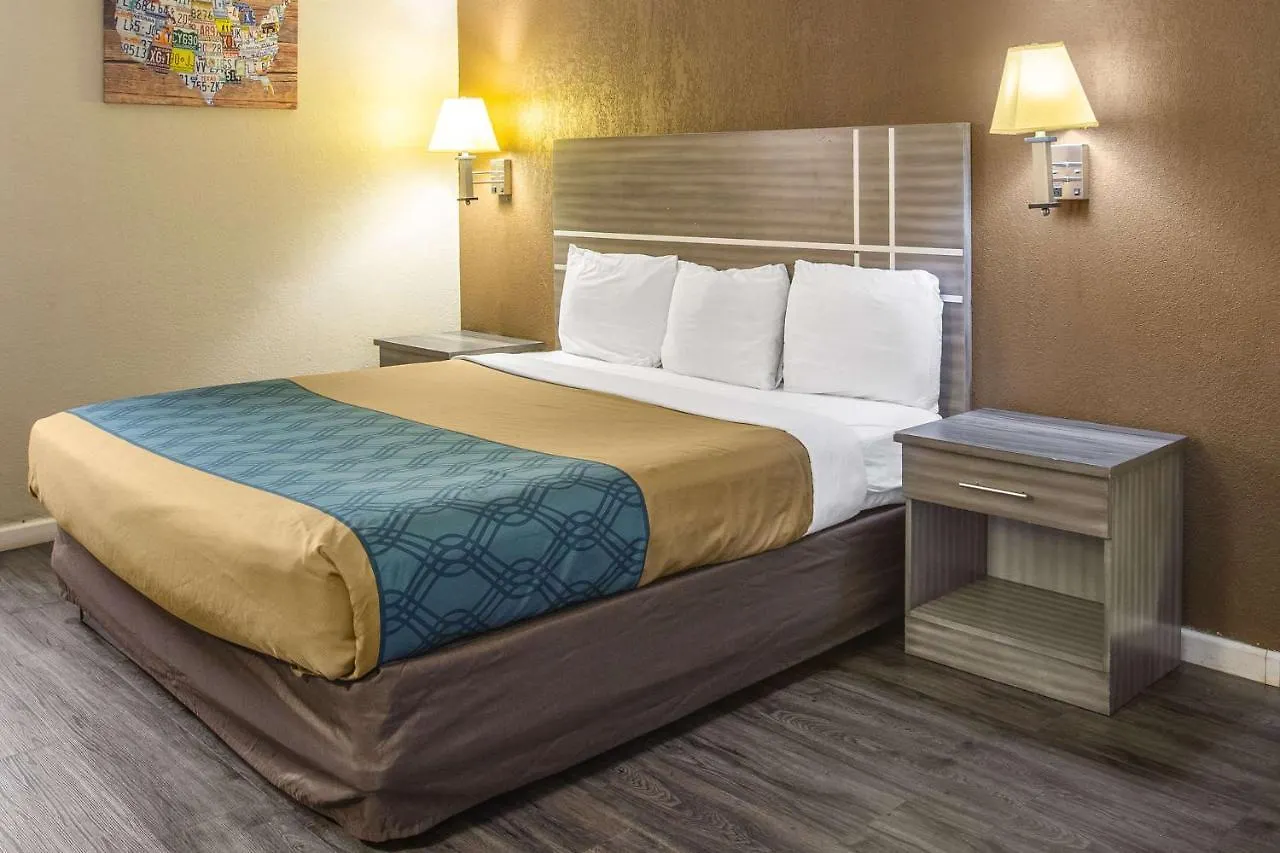 Econo Choice I 95 Gateway 24 Hour Fitness Center On Site Guest Laundry On Site Perkins Restaurant Savannah