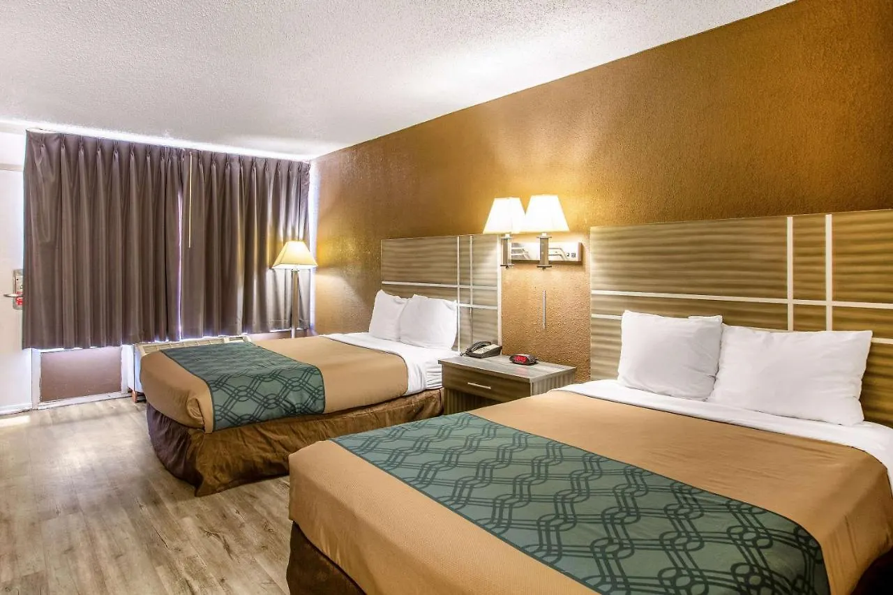 Econo Choice I 95 Gateway 24 Hour Fitness Center On Site Guest Laundry On Site Perkins Restaurant Hotel 3*