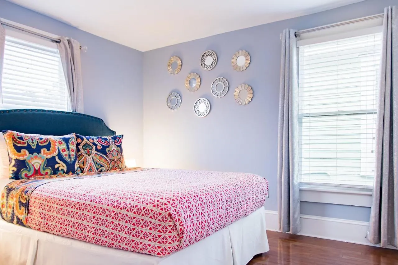 Hostess Nest - Historic