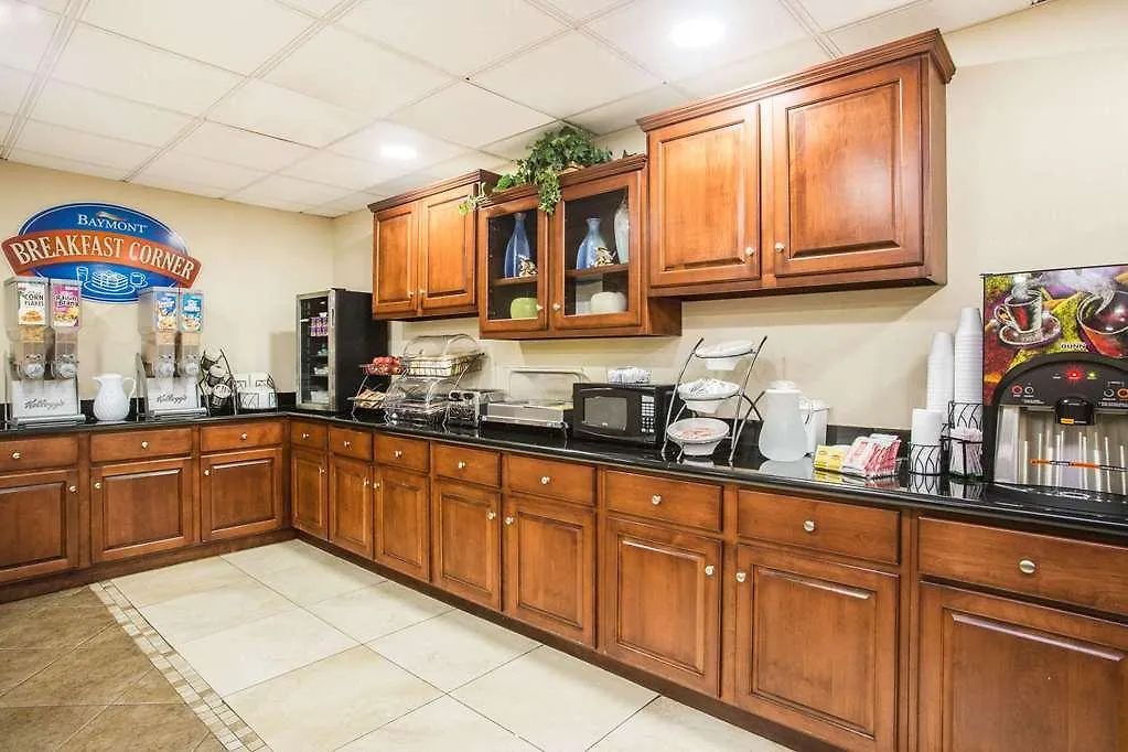 Baymont By Wyndham Savannah South Hotel 3*