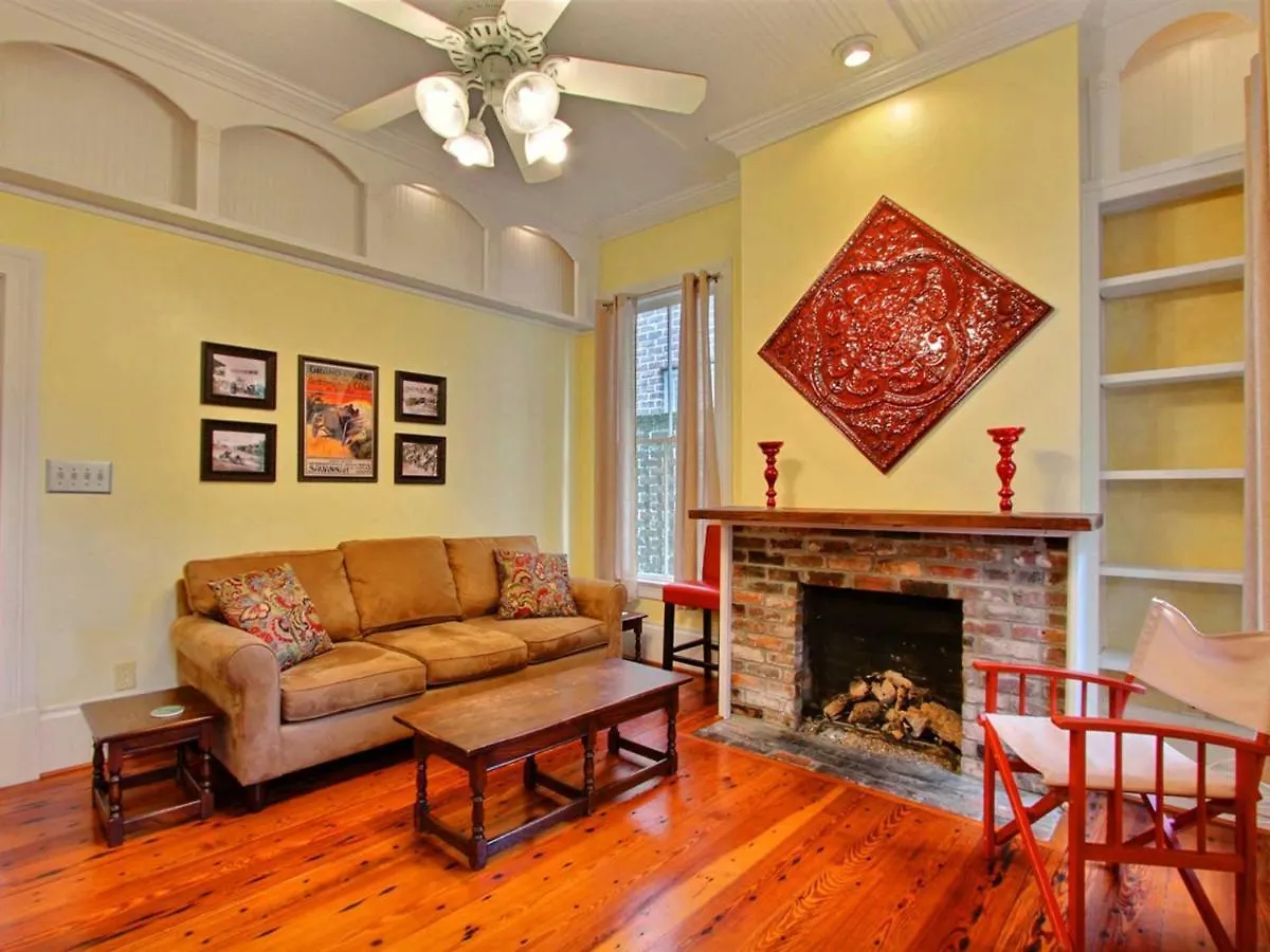 Washington Square Manor * Savannah