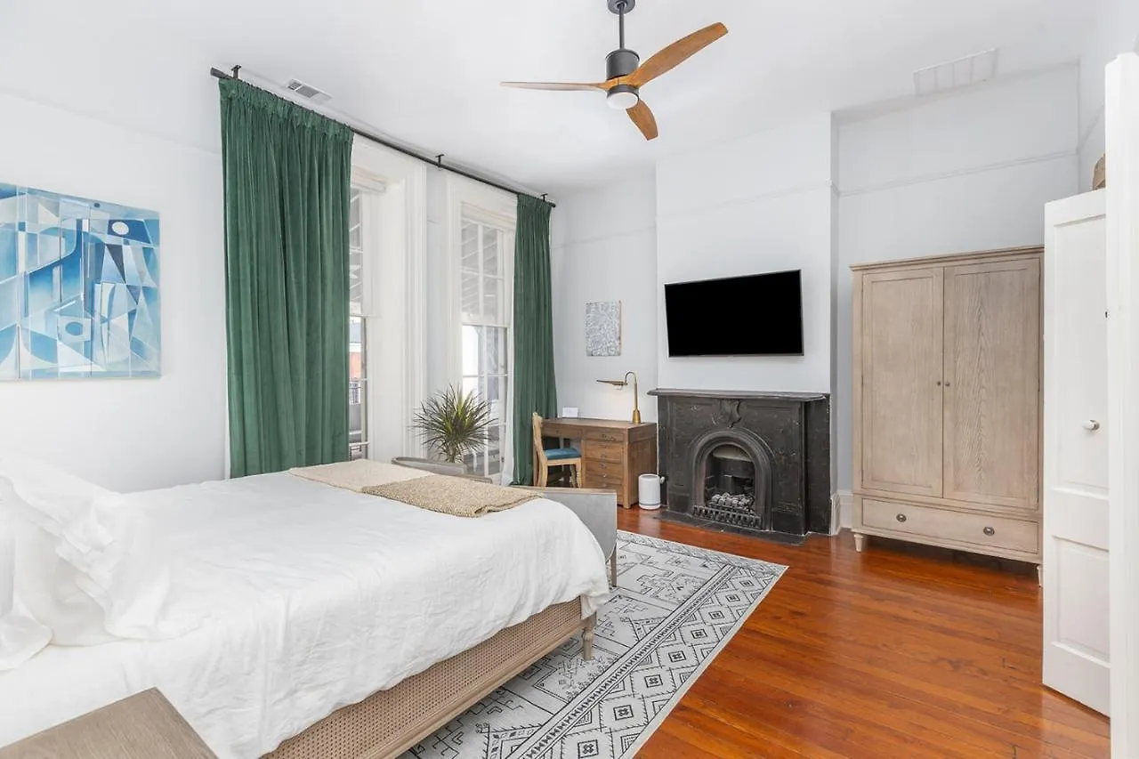 Bed & Breakfast Bellwether House