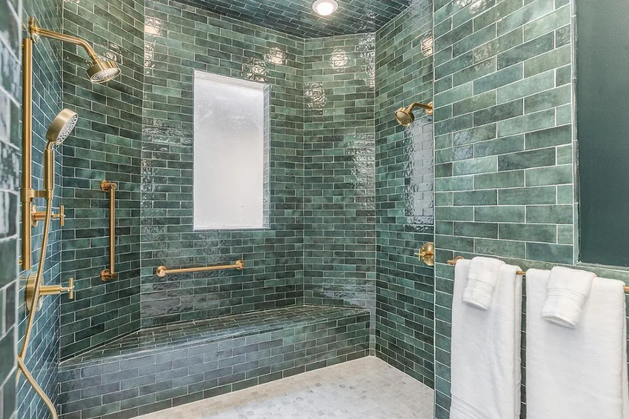 Bed & Breakfast Bellwether House 5*