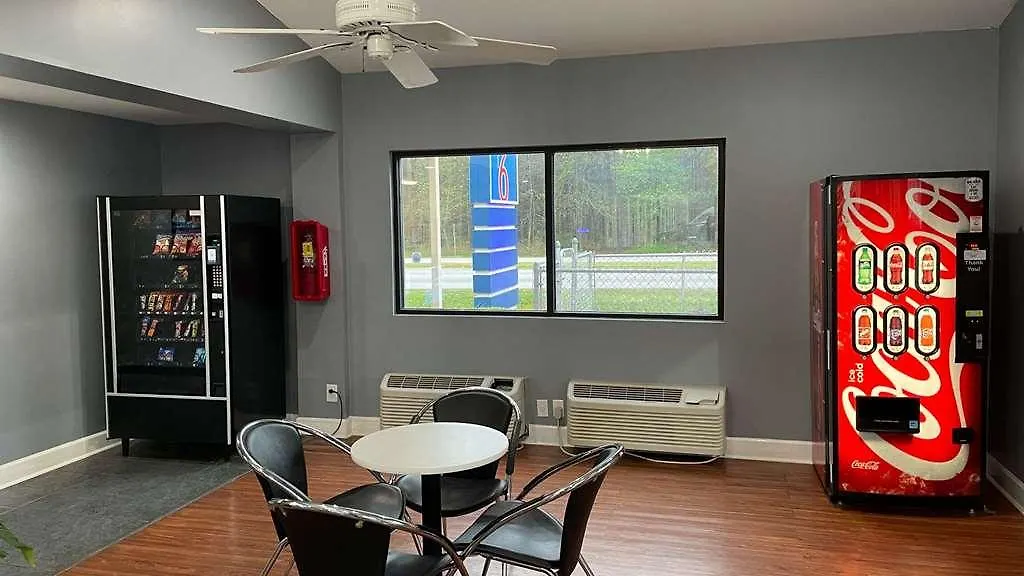 6-pooler, Ga - Savannah Airport 2* Pooler