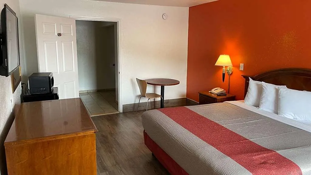 6-pooler, Ga - Savannah Airport Hotel