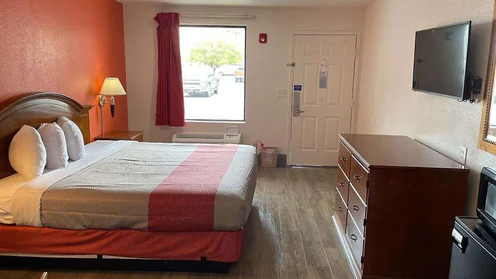 6-pooler, Ga - Savannah Airport 2* Pooler