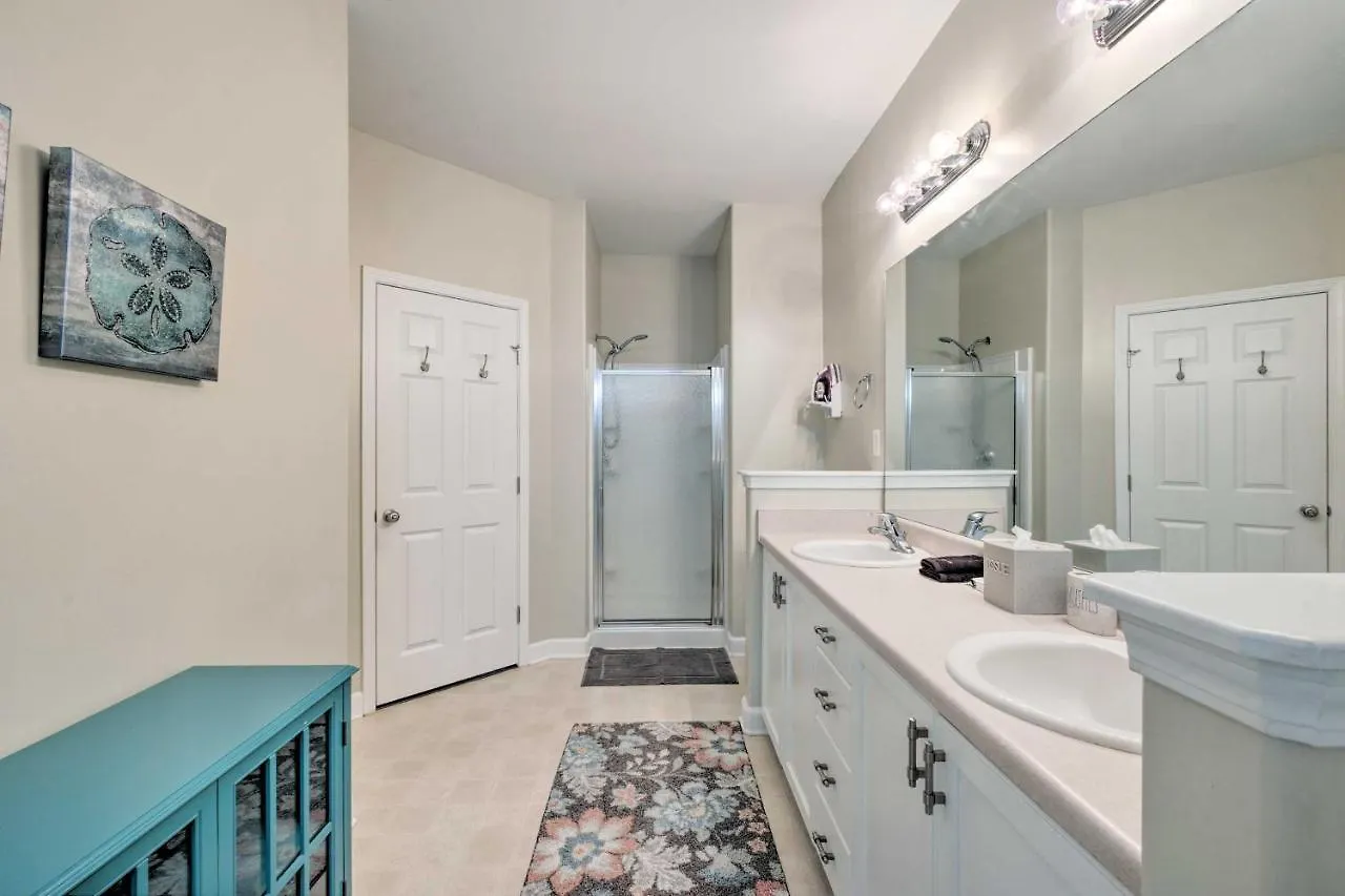 Spacious Pooler With Family-friendly Perks Feriehus