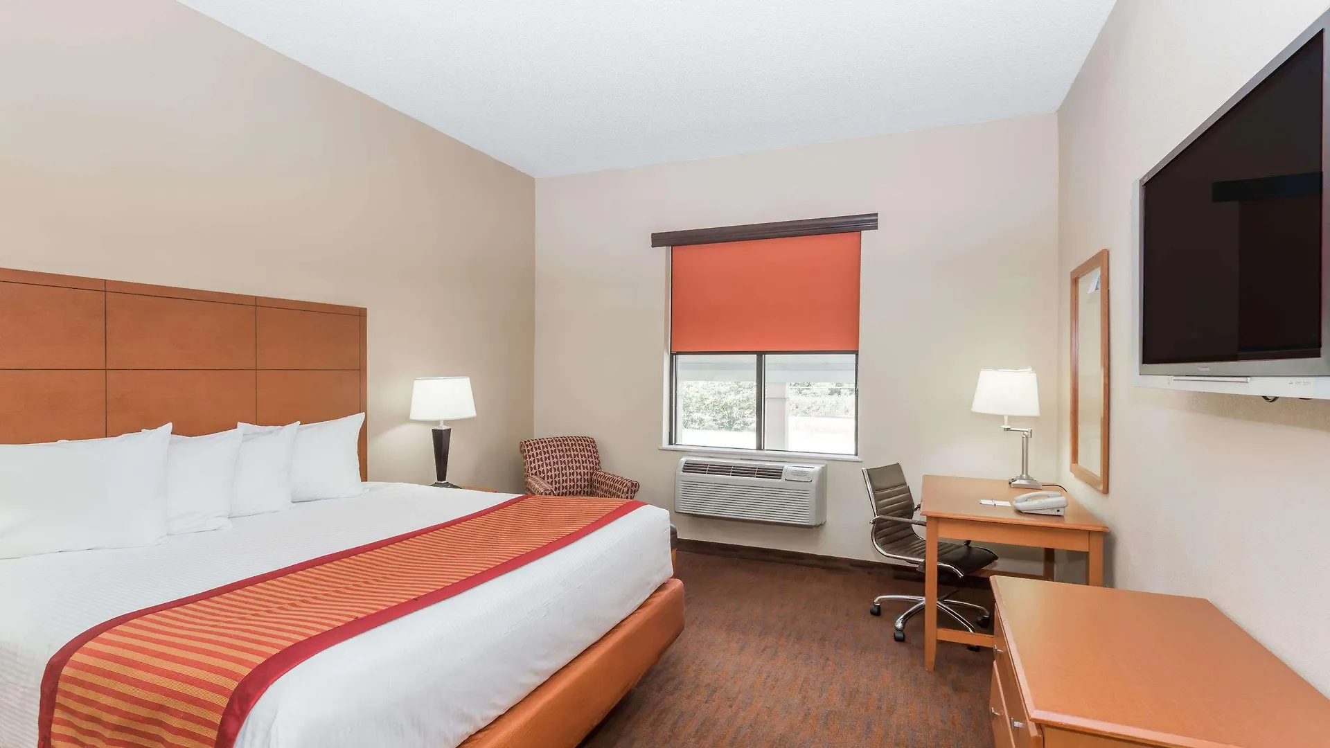 Baymont By Wyndham Savannah/garden Hotel 3*