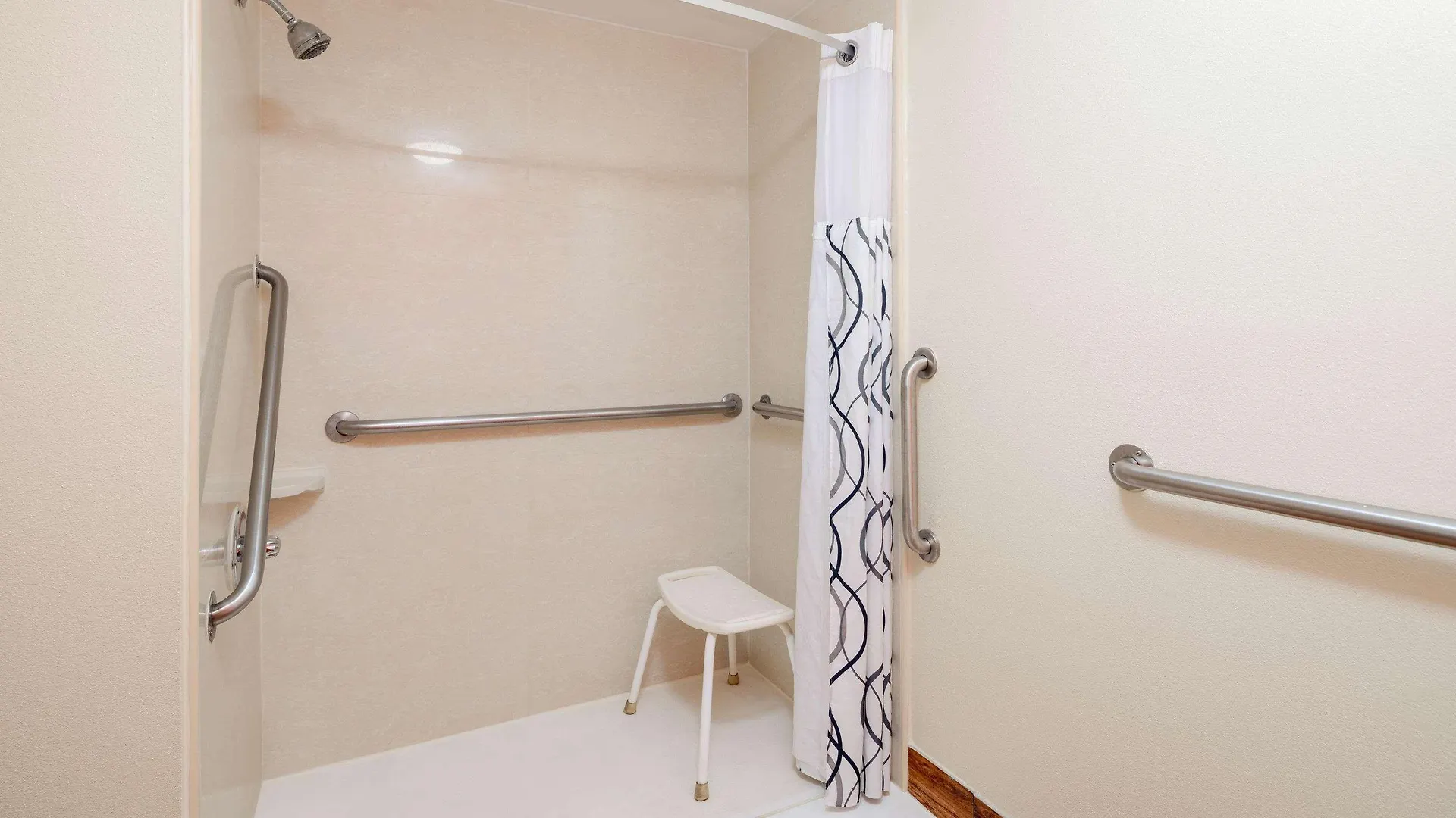 Howard Johnson By Wyndham Savannah Ga 2*