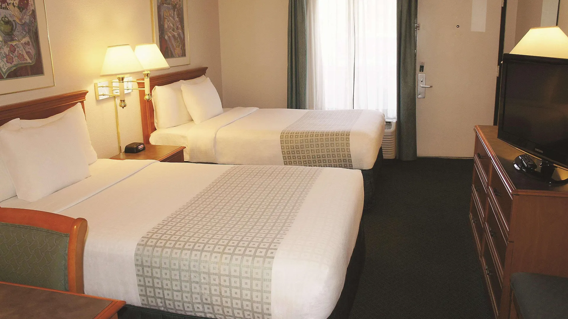 Super 8 By Wyndham * Savannah