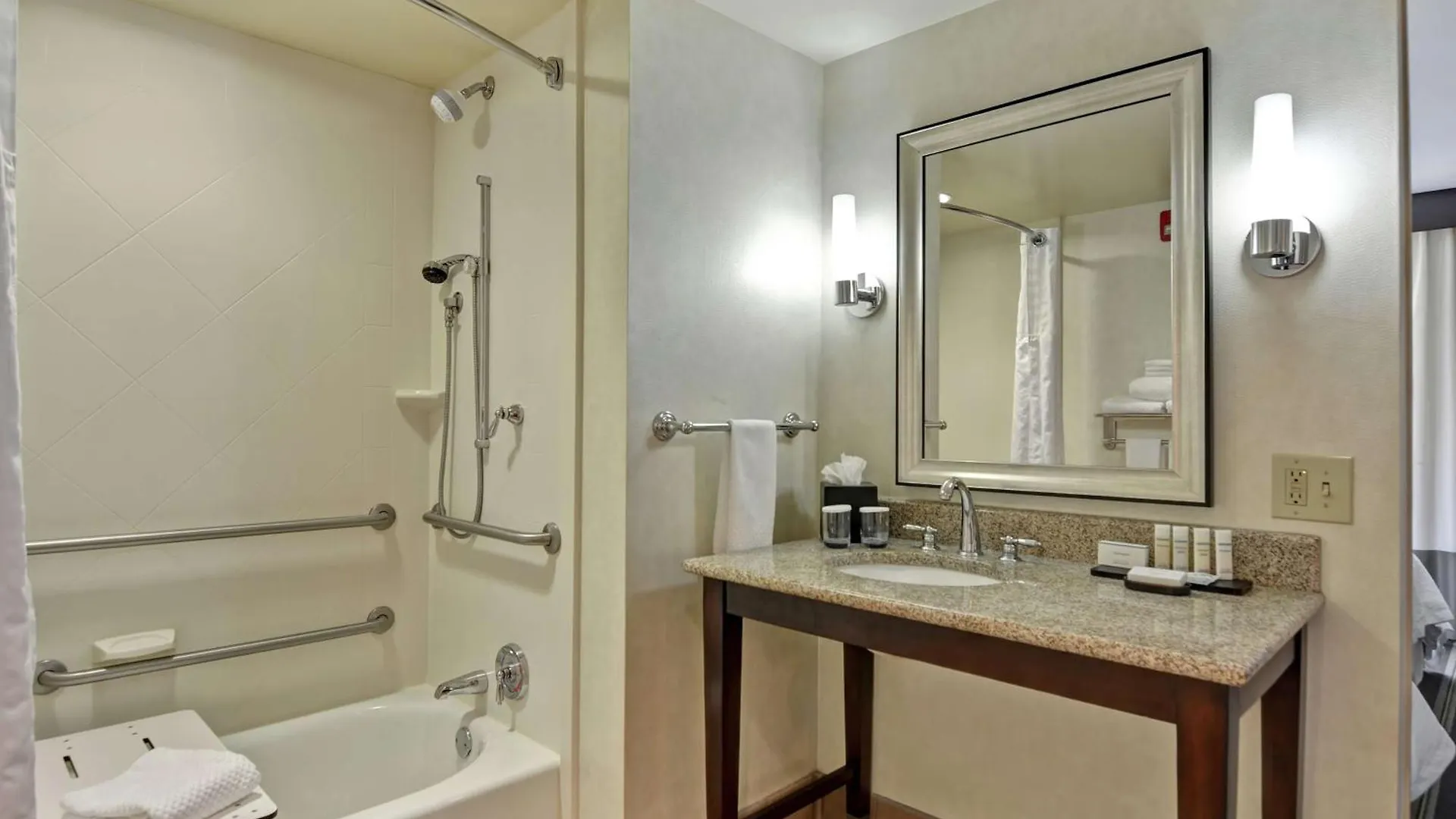 Embassy Airport Hotel 4*