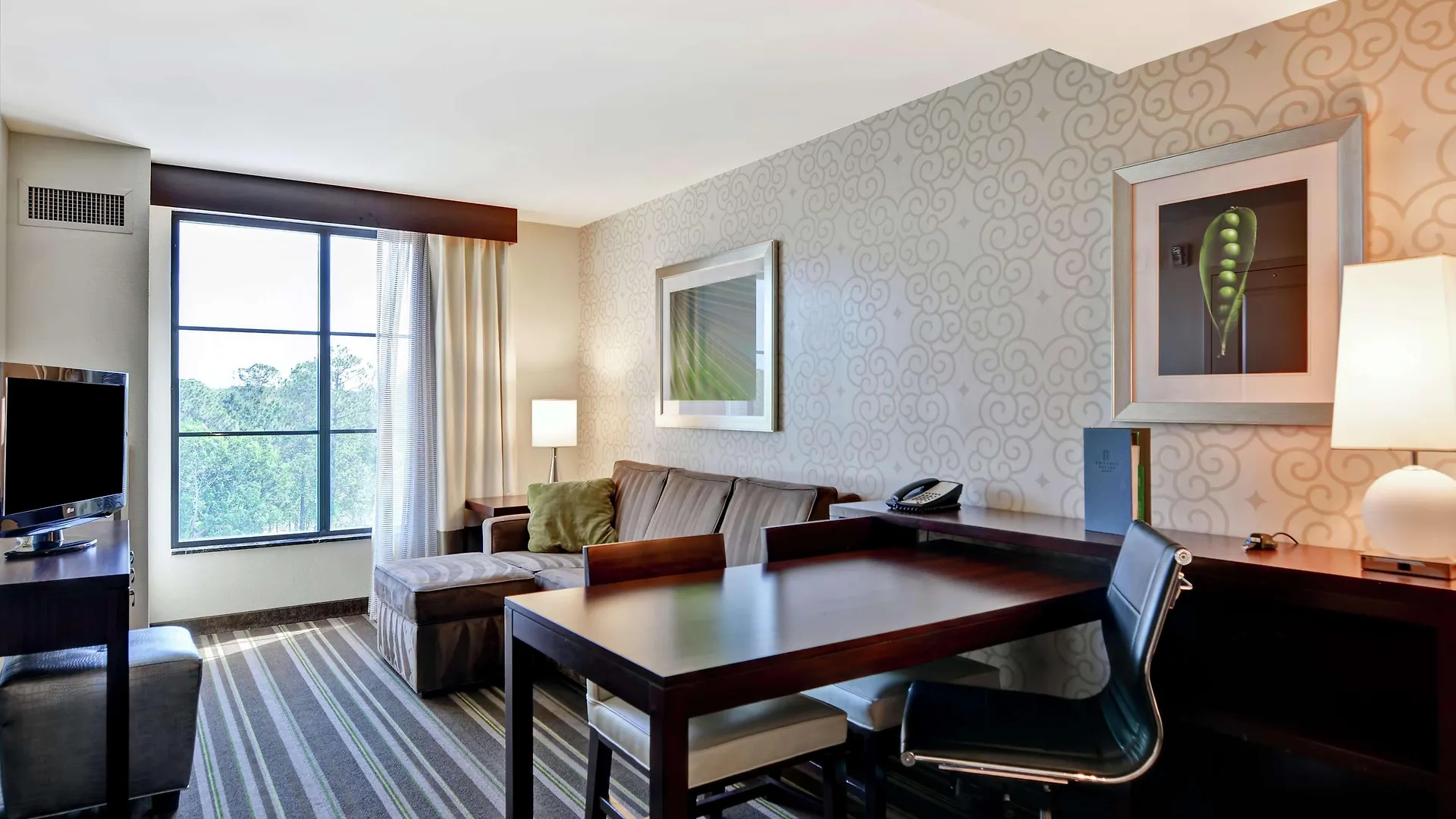 Hotel Embassy Airport 4*