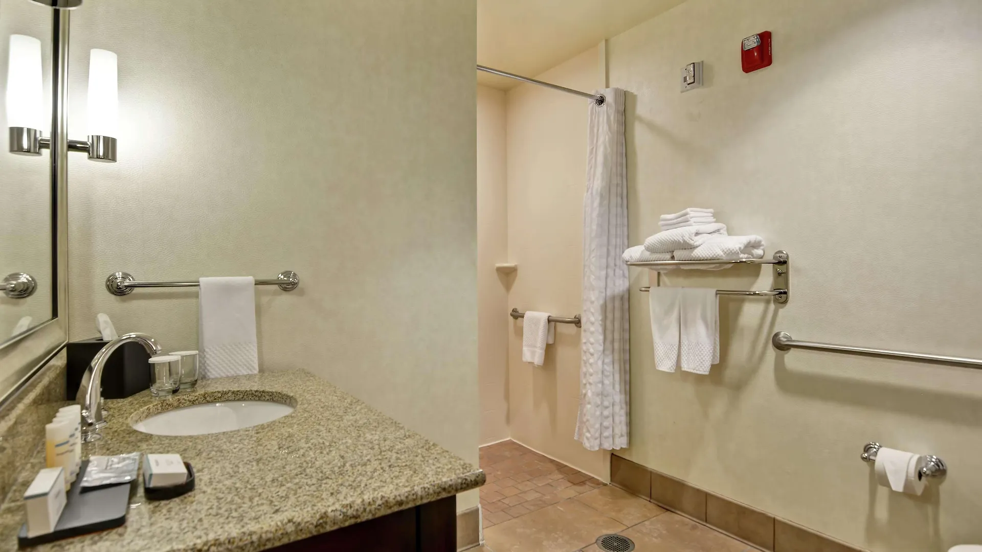 Hotel Embassy Airport Savannah