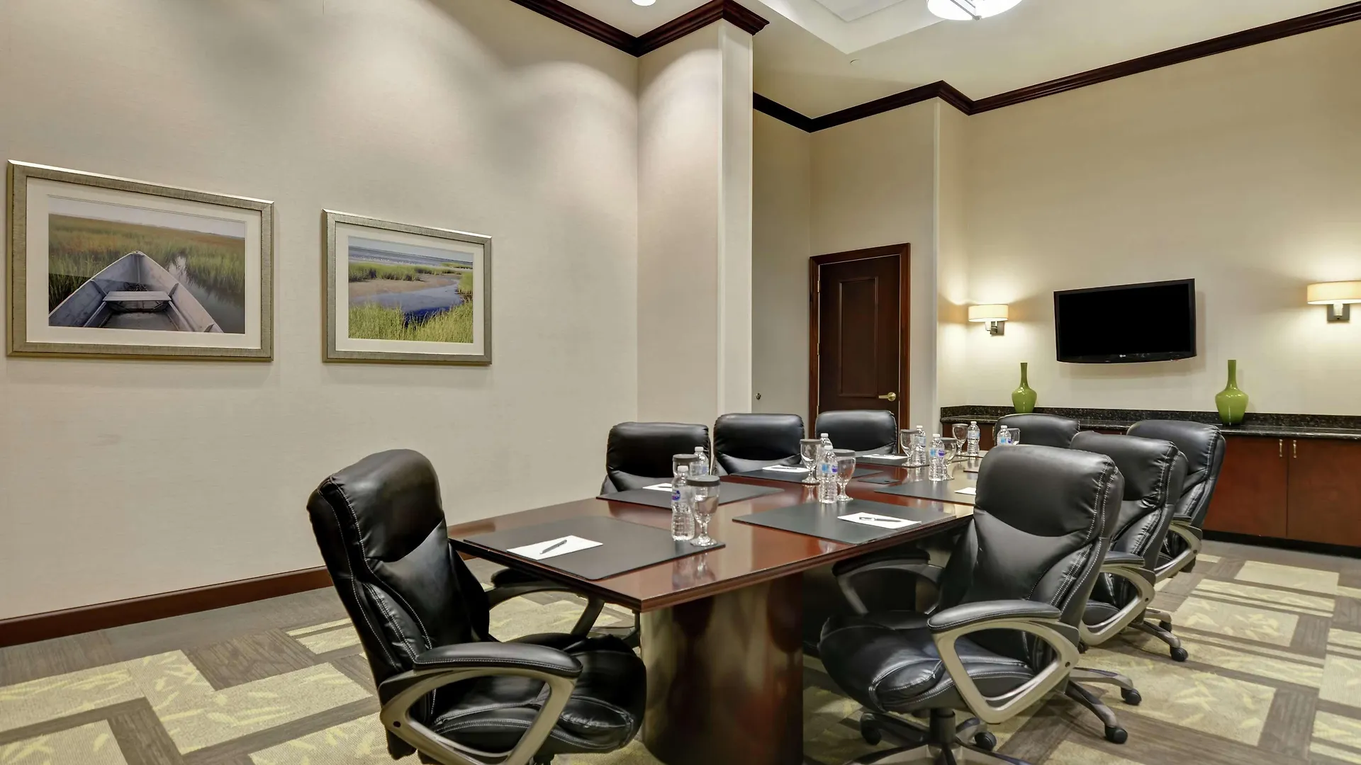 Hotel Embassy Airport Savannah