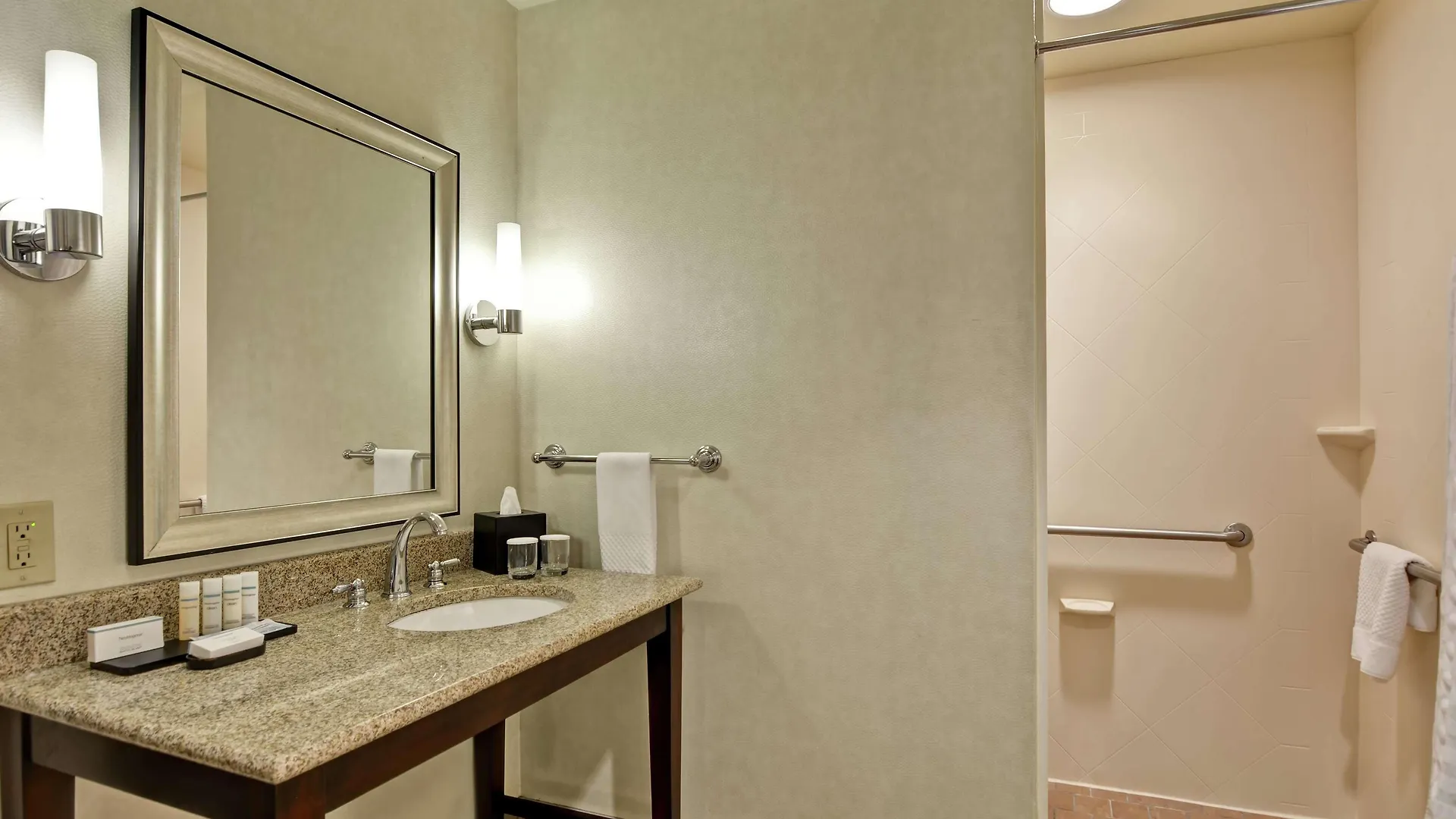 Embassy Airport Hotel Savannah