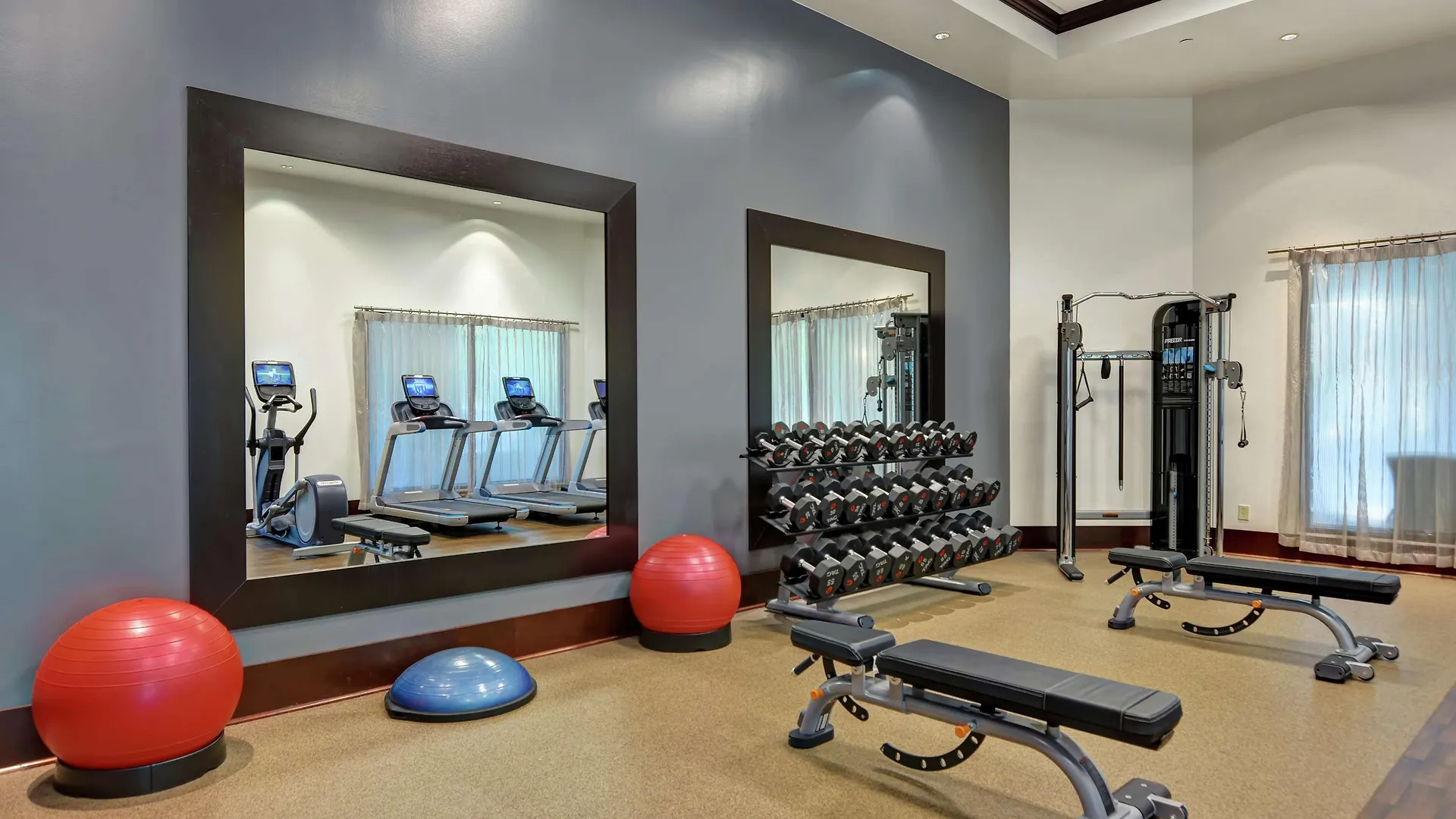 Embassy Airport Hotel 4*