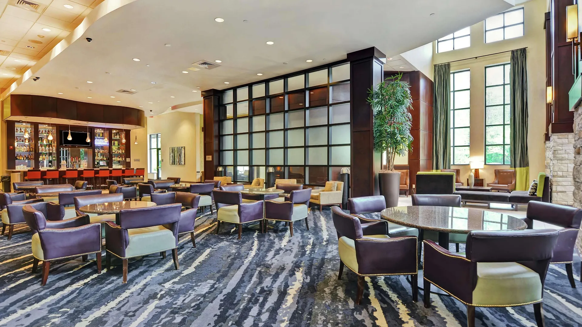 Hotel Embassy Airport 4*