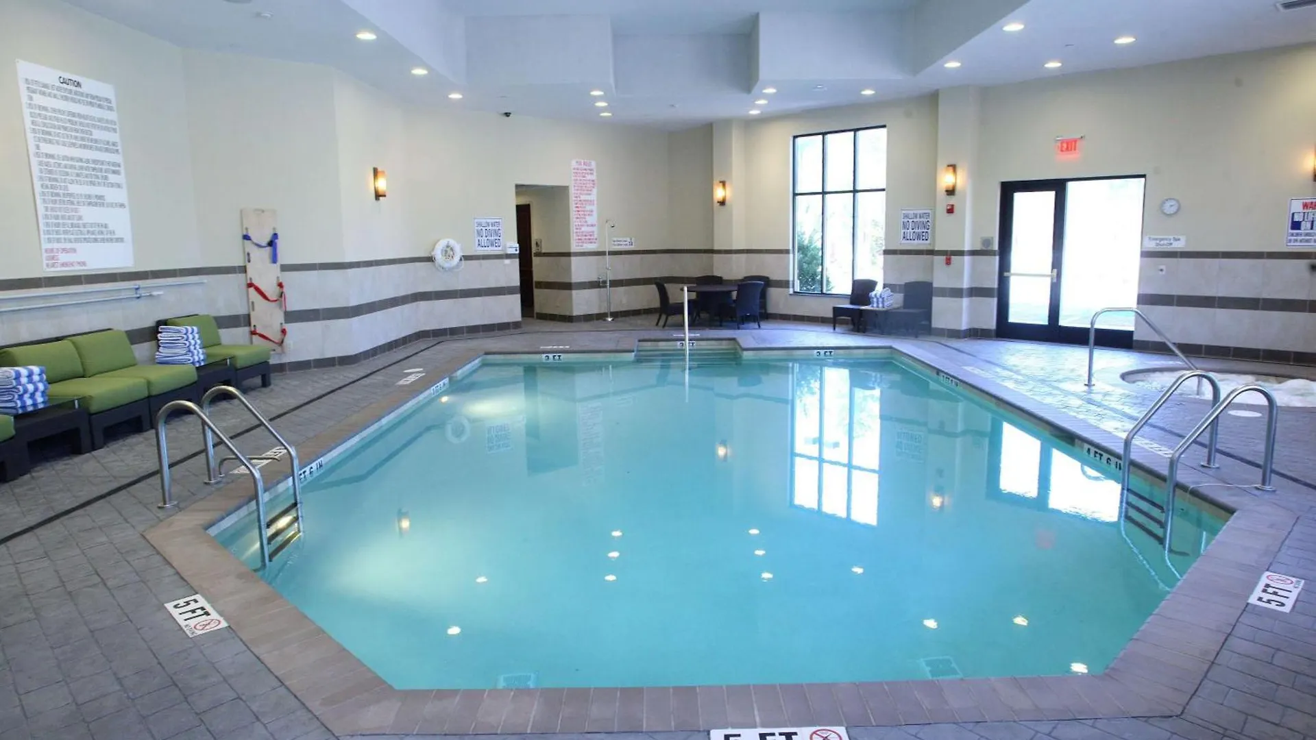 Embassy Airport 4* Savannah