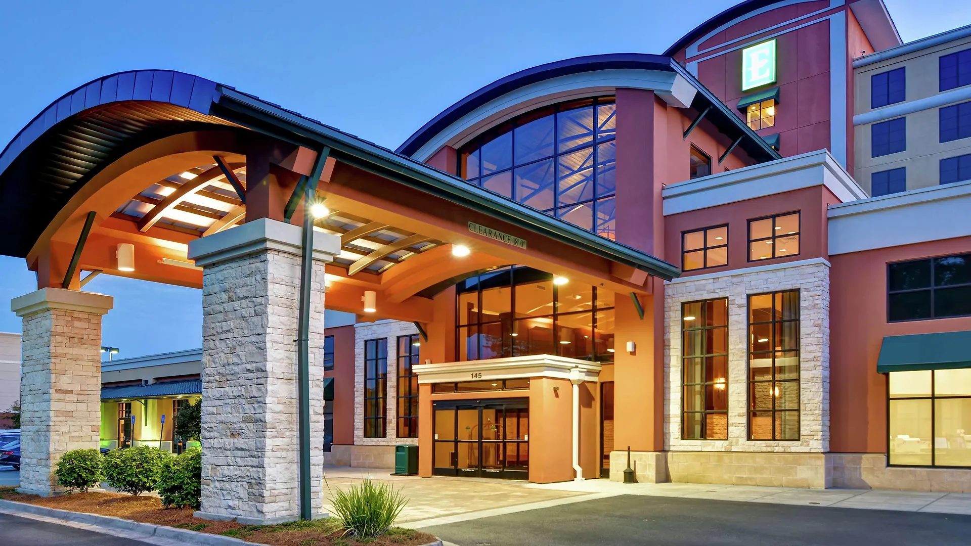 Hotel Embassy Airport
